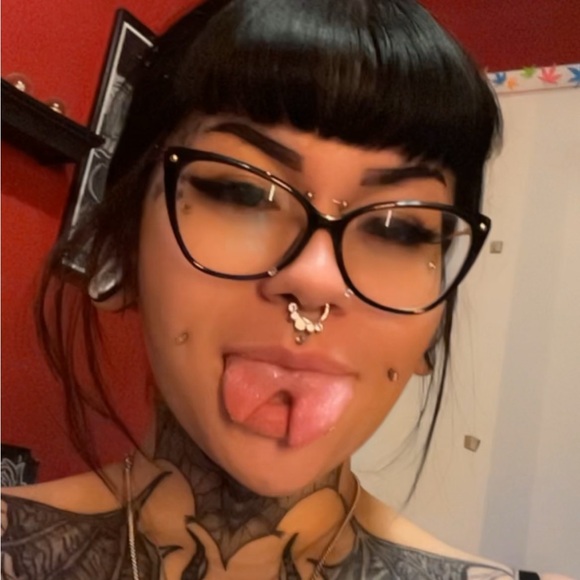 Meet your Posher, Jackie - Picture 2 of 2